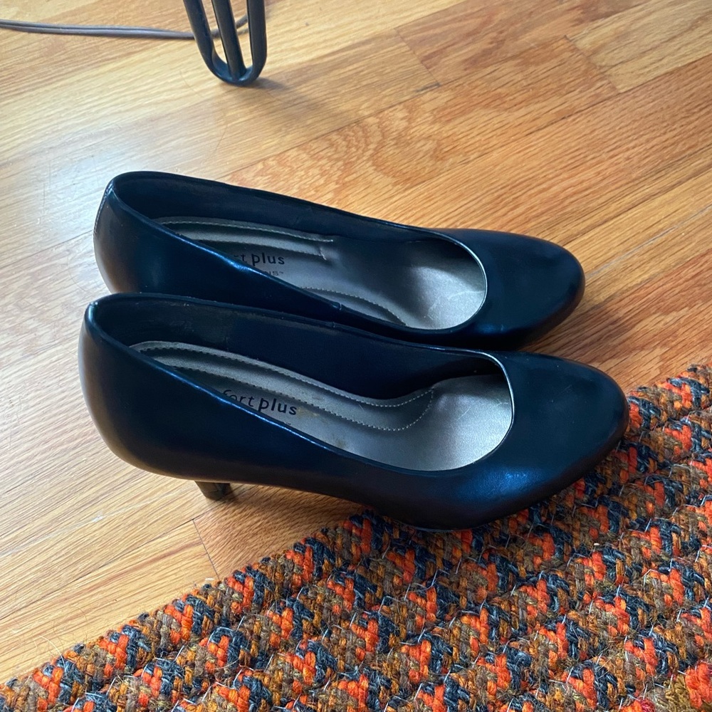 Comfort Plus by Predictions Black Heels - Picture 2 of 7
